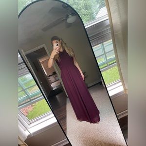 Beautiful maroon dress size 6 but fits like a small